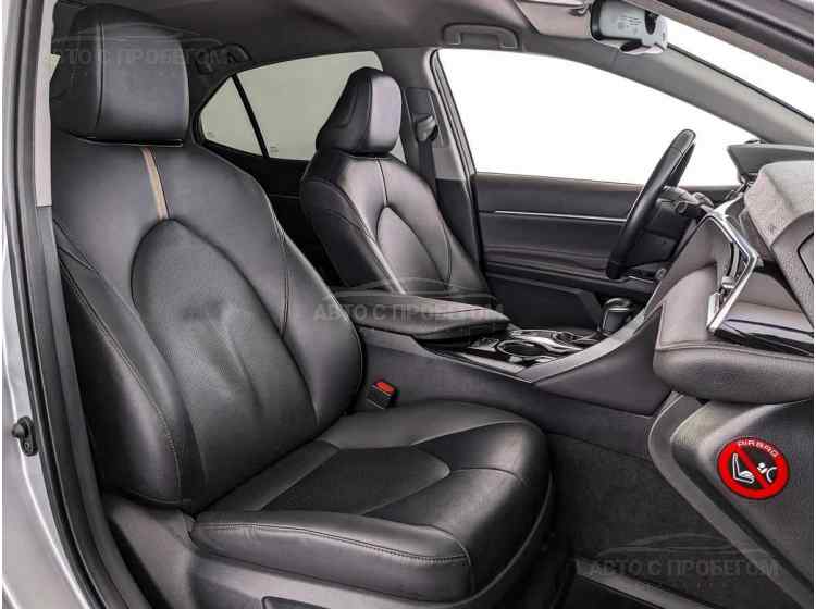 Toyota Camry VIII (XV70)