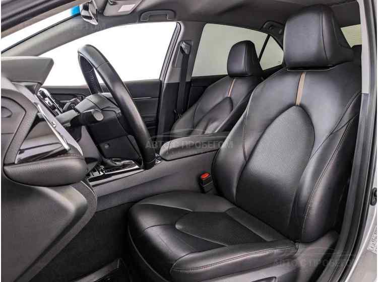 Toyota Camry VIII (XV70)