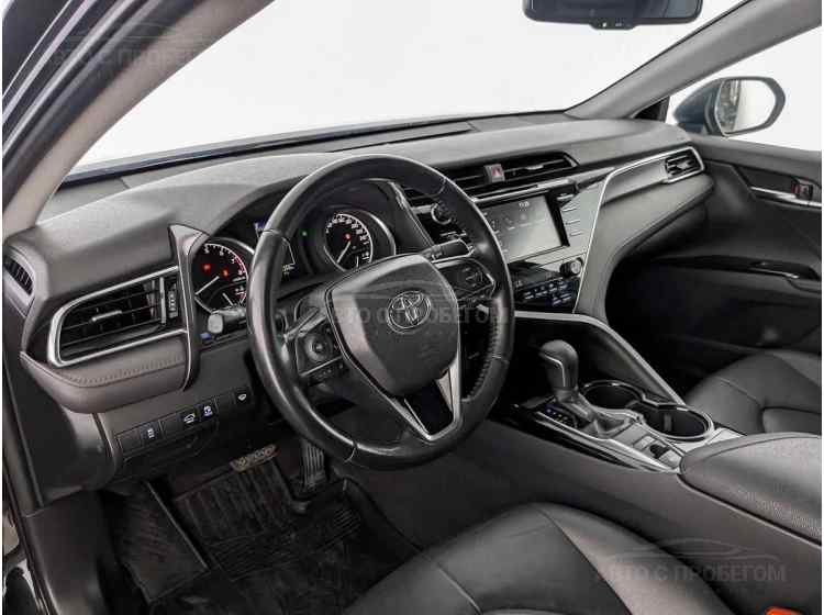 Toyota Camry VIII (XV70)