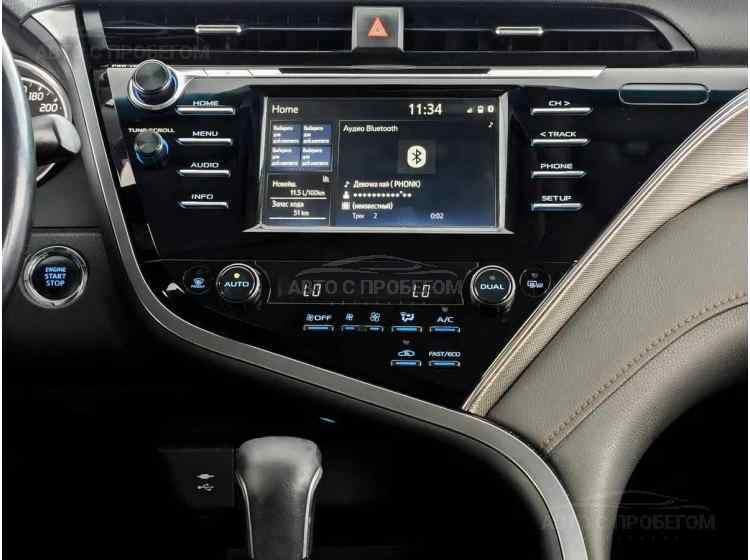 Toyota Camry VIII (XV70)